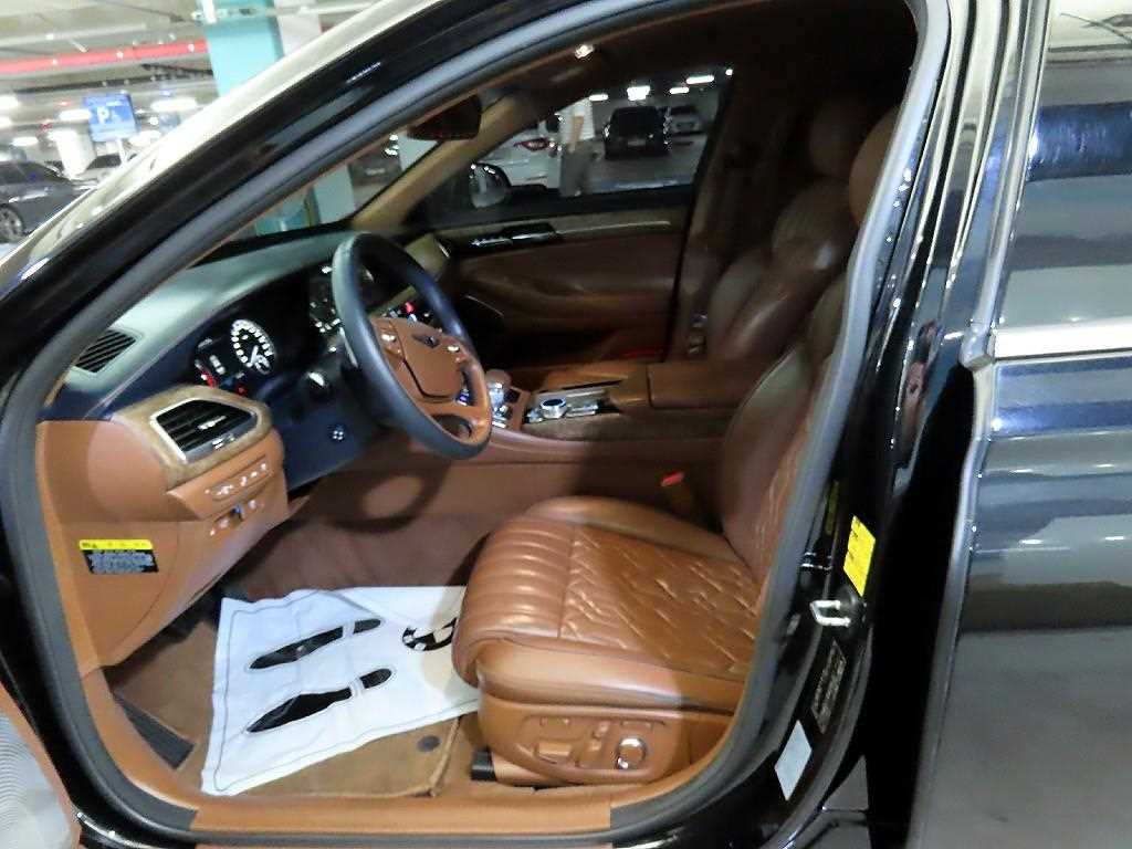 Genesis G90 - Vista 8