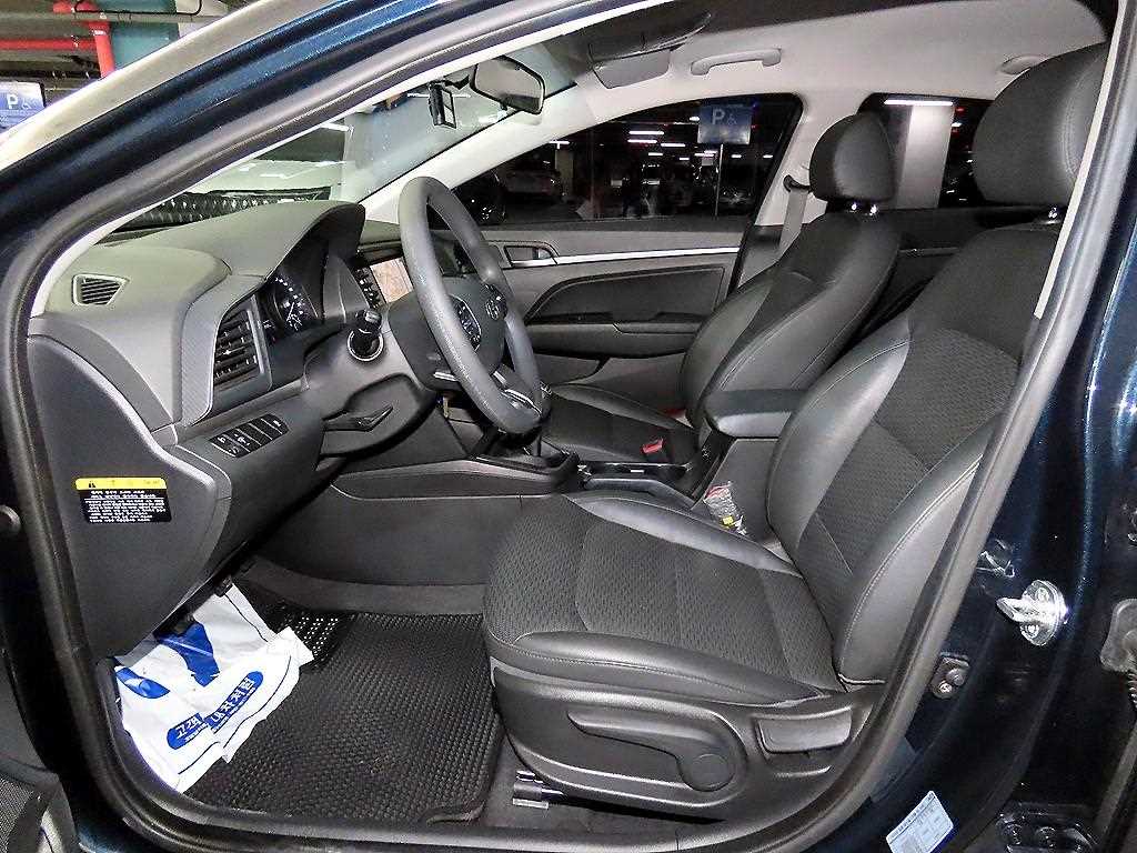 HYUNDAI Avante - Vista 8