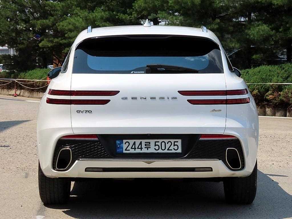 Genesis GV70 - Vista 6