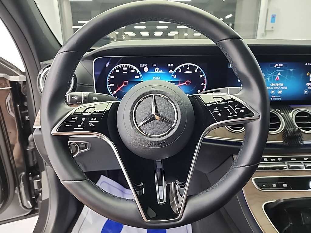 Mercedes Benz E class - Vista 12