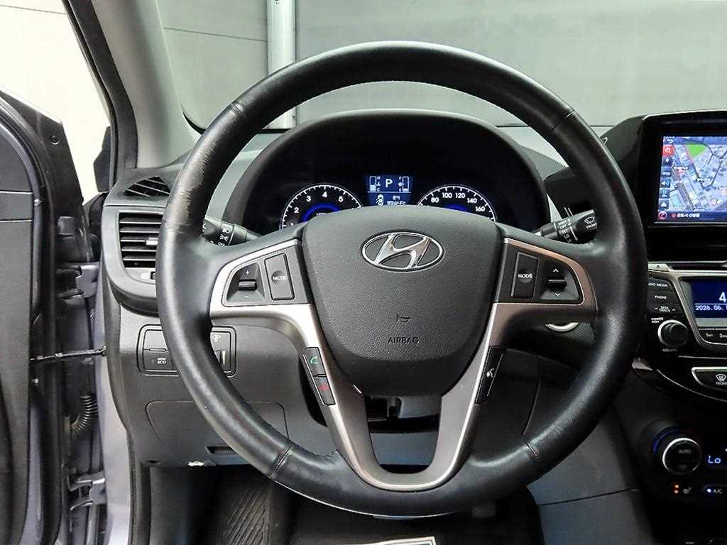 HYUNDAI Accent - Vista 11