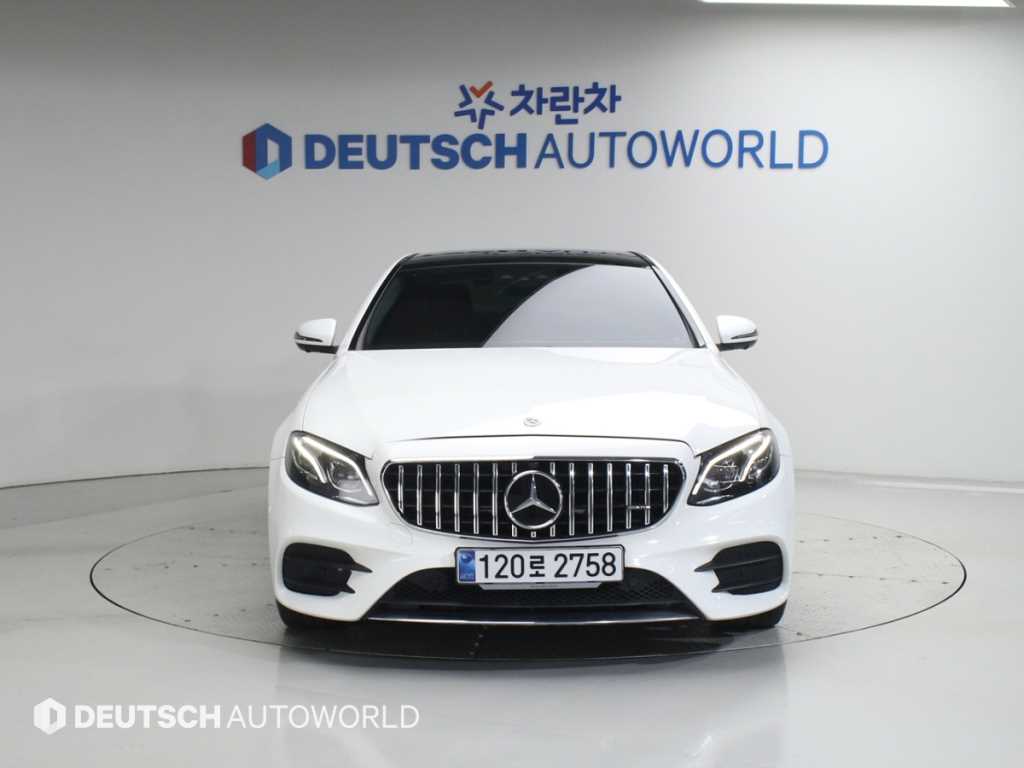 Mercedes Benz E class - Vista 3