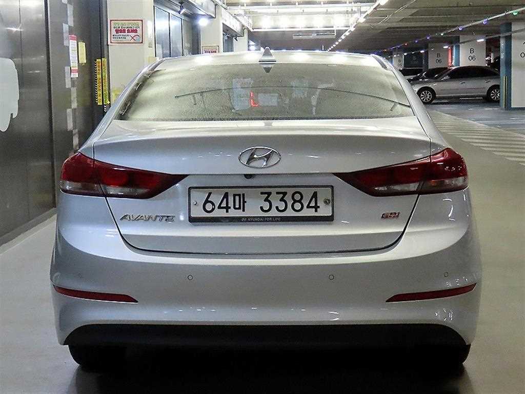 HYUNDAI Avante - Vista 7
