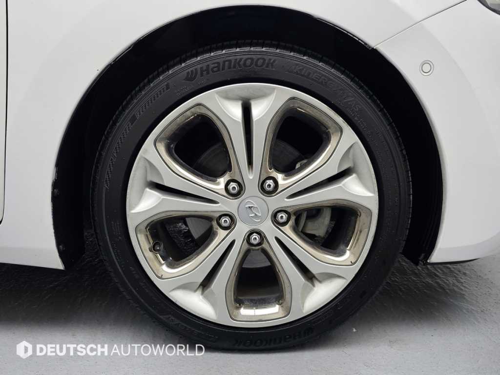 HYUNDAI i30 - Vista 7