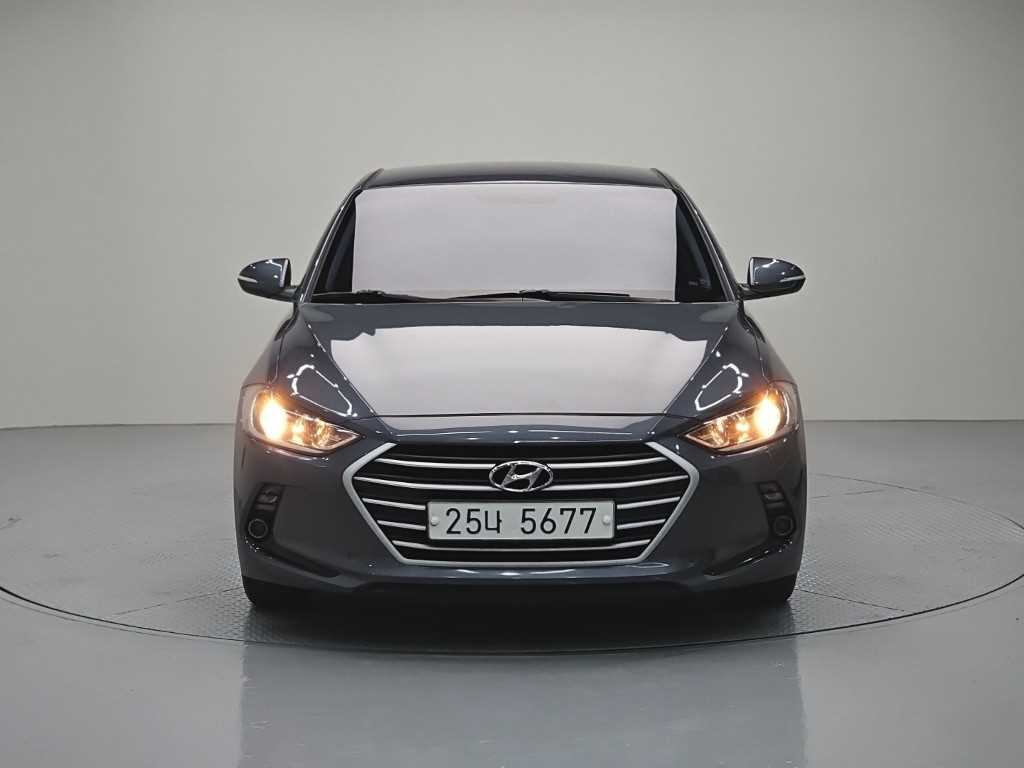HYUNDAI Avante - Vista 2