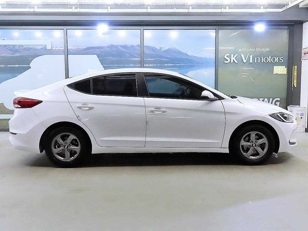 HYUNDAI Avante - Vista 3