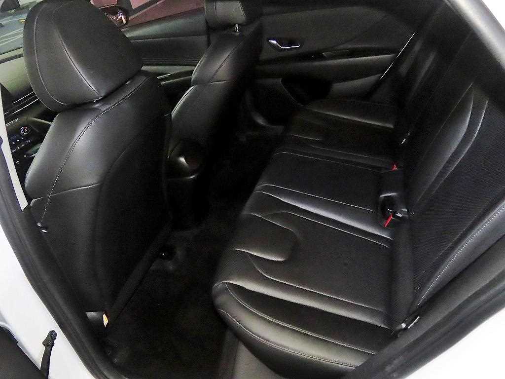 HYUNDAI Avante - Vista 9