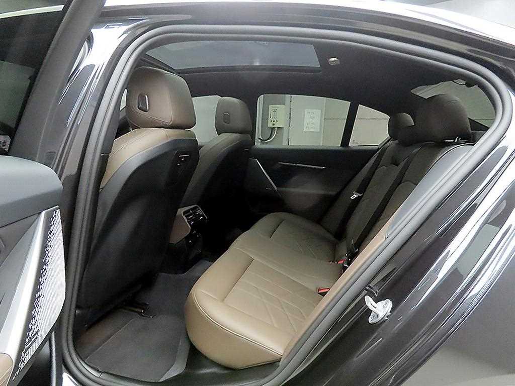 BMW 5 Series - Vista 8