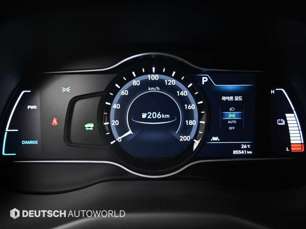 HYUNDAI Kona - Vista 10