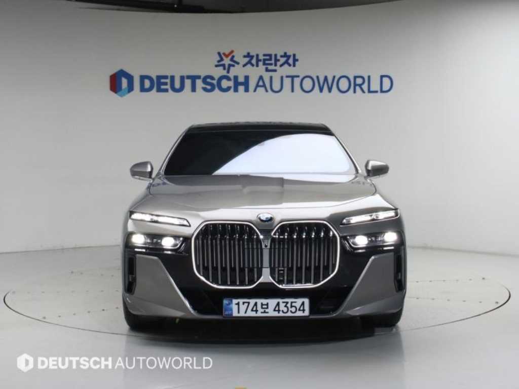 BMW 7 Series - Vista 3