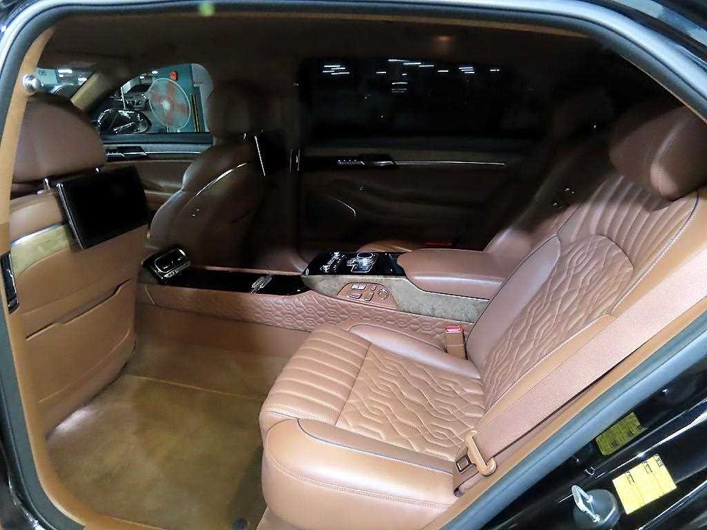 Genesis G90 - Vista 9
