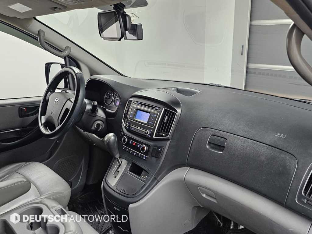 HYUNDAI Starex - Vista 9