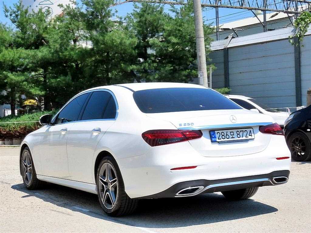Mercedes Benz E class - Vista 3
