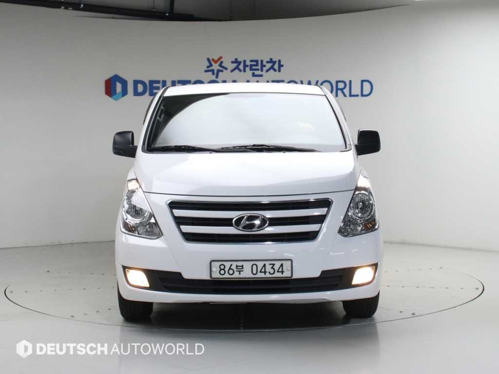 HYUNDAI Starex - Vista 3