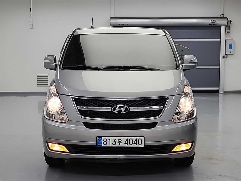 HYUNDAI Starex - Vista 2