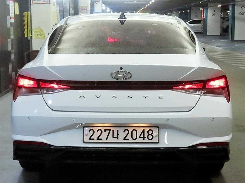 HYUNDAI Avante - Vista 7