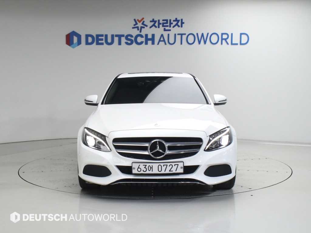 Mercedes Benz C Class - Vista 3
