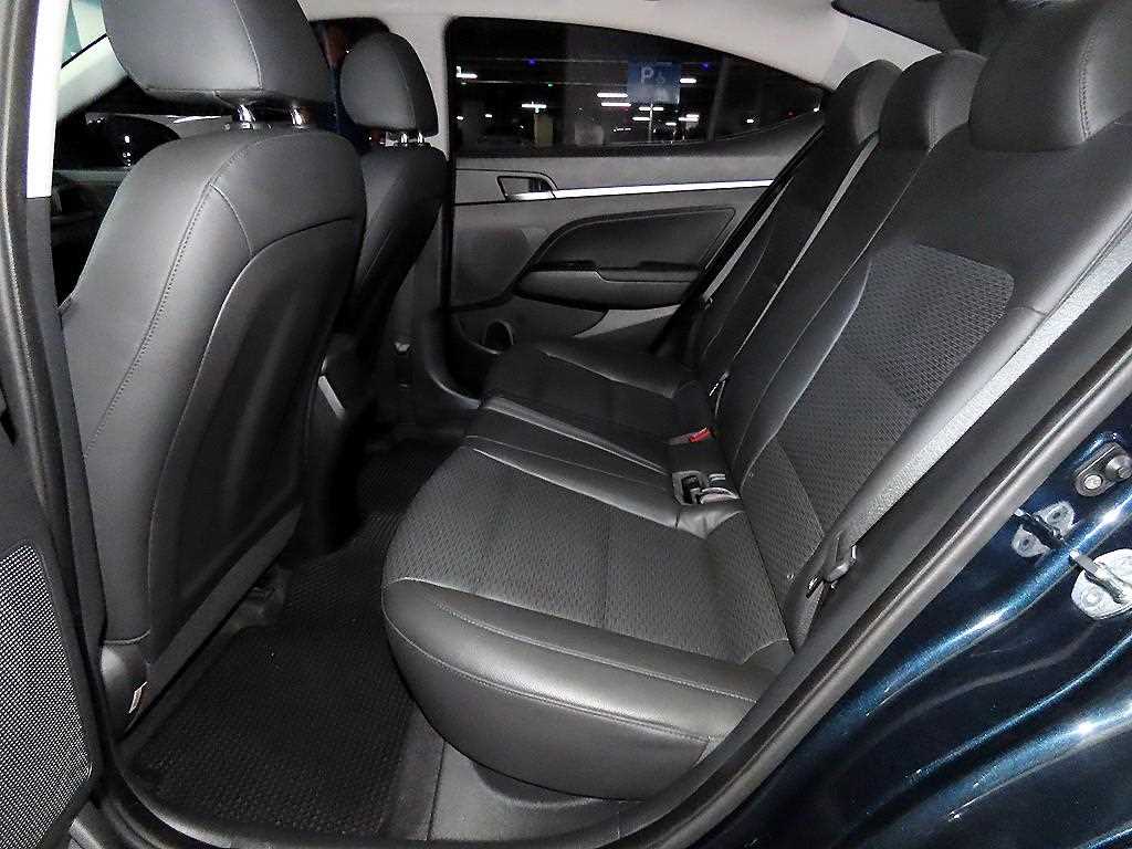 HYUNDAI Avante - Vista 9
