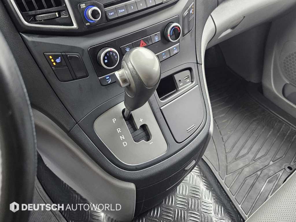 HYUNDAI Starex - Vista 11