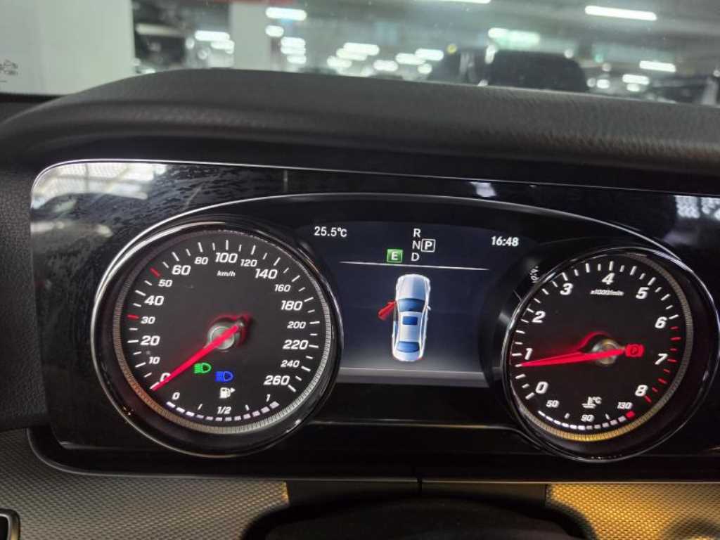 Mercedes Benz E class - Vista 6