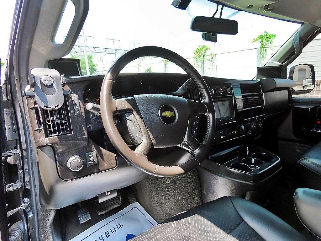 Chevrolet Express van - Vista 12