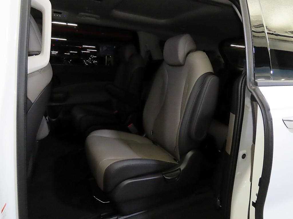 KIA Carnival - Vista 9