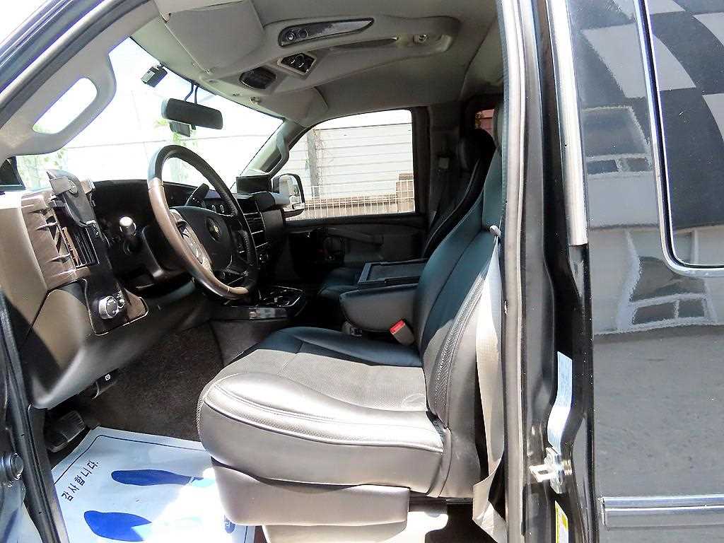 Chevrolet Express van - Vista 8