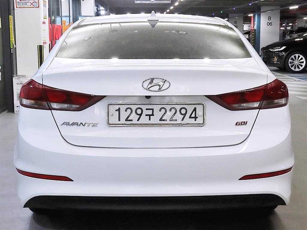 HYUNDAI Avante - Vista 7