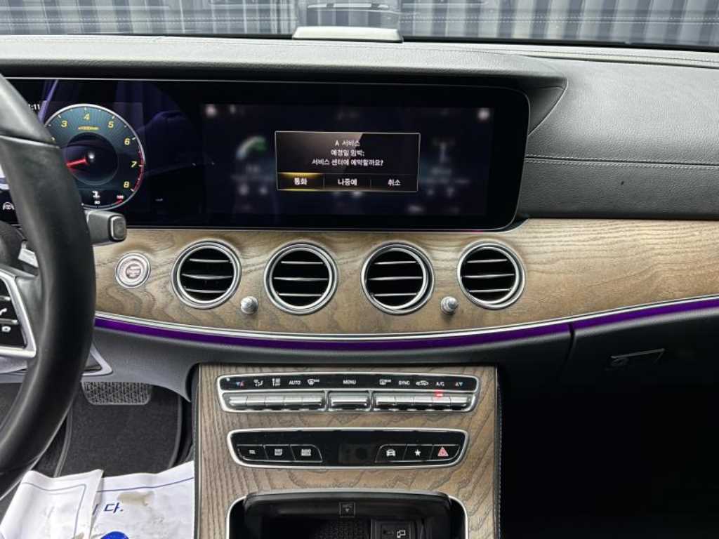 Mercedes Benz E class - Vista 12