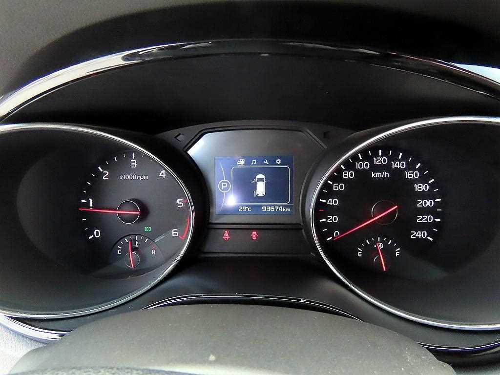KIA Carnival - Vista 12