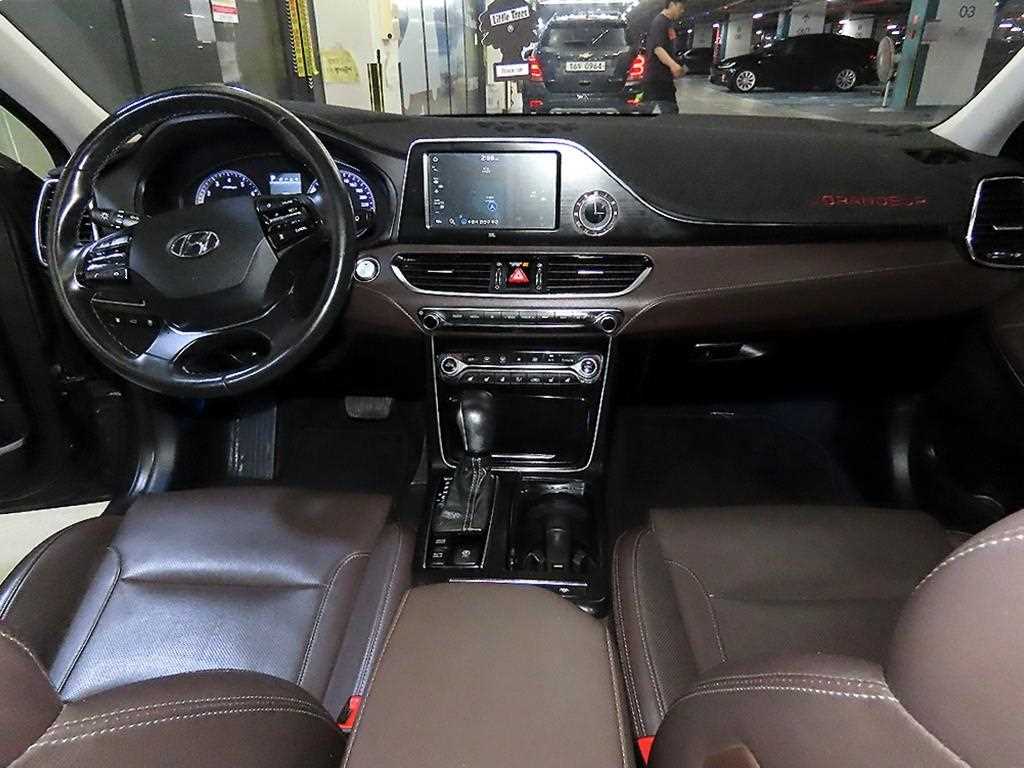HYUNDAI Grandeur - Vista 12