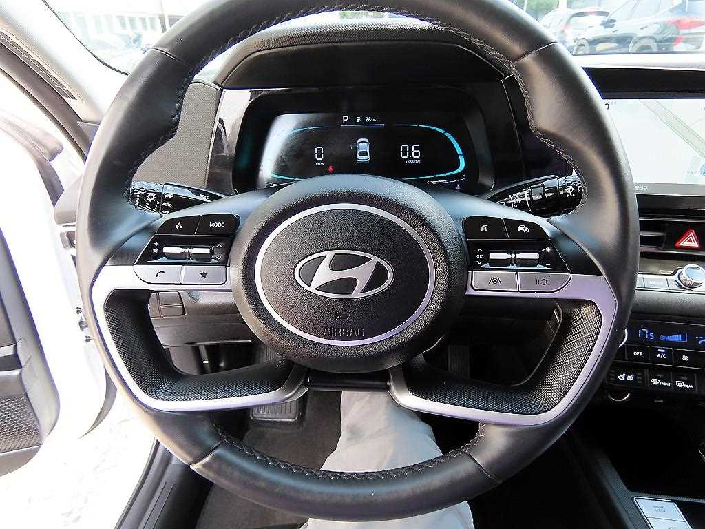 HYUNDAI Avante - Vista 10