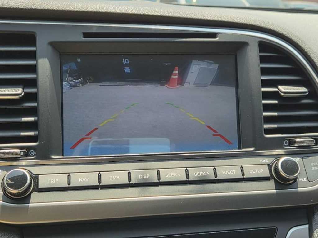 HYUNDAI Avante - Vista 12