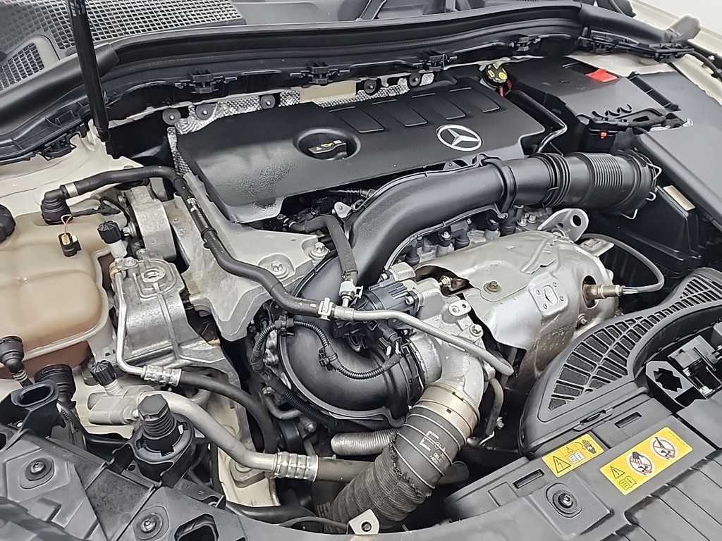 Mercedes Benz GLA Class - Vista 7