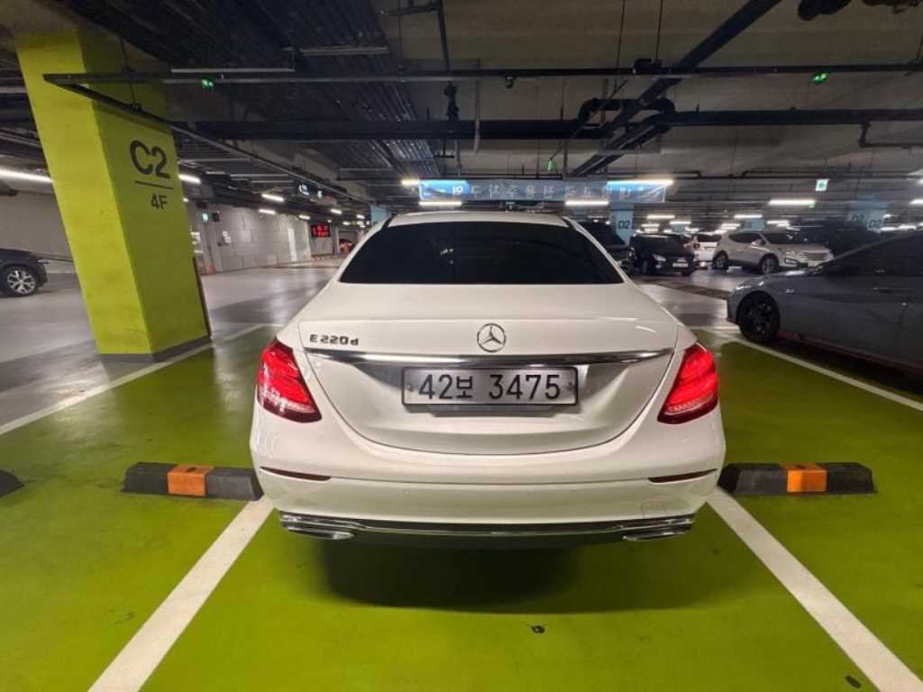 Mercedes Benz E class - Vista 7