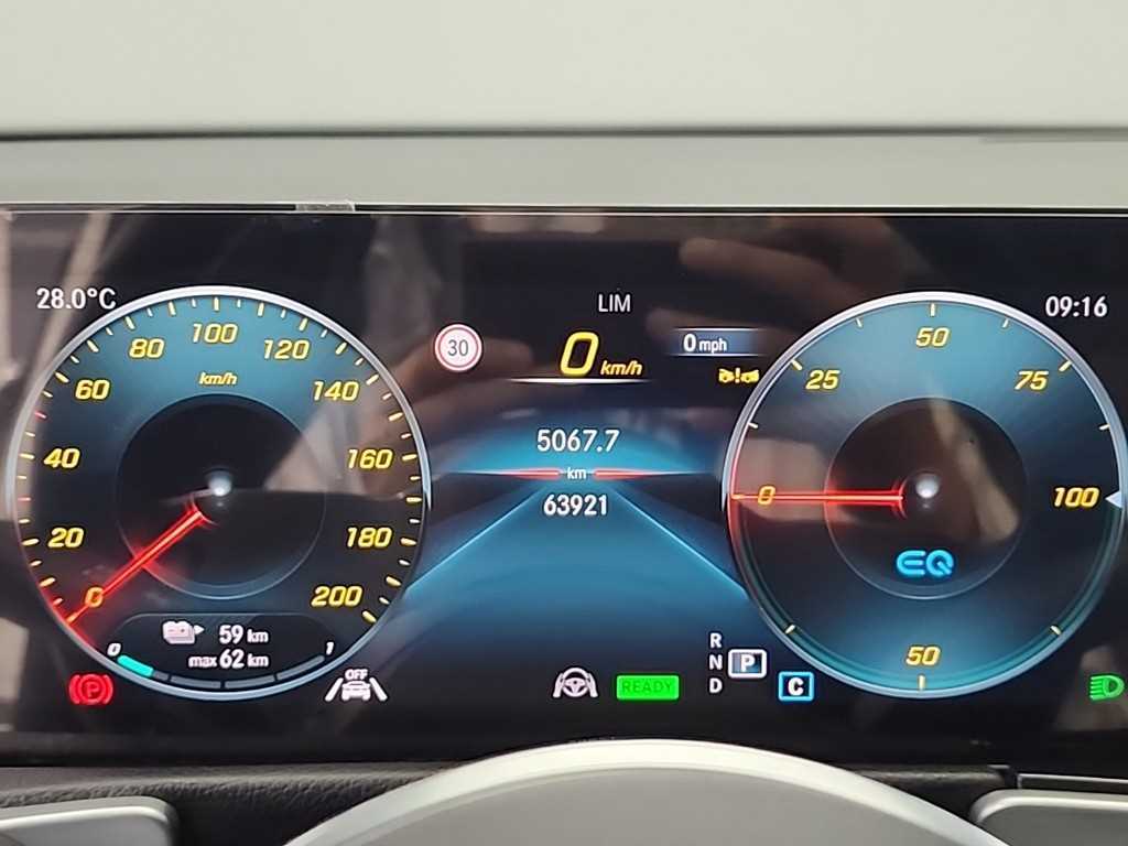 Mercedes Benz EQB - Vista 8