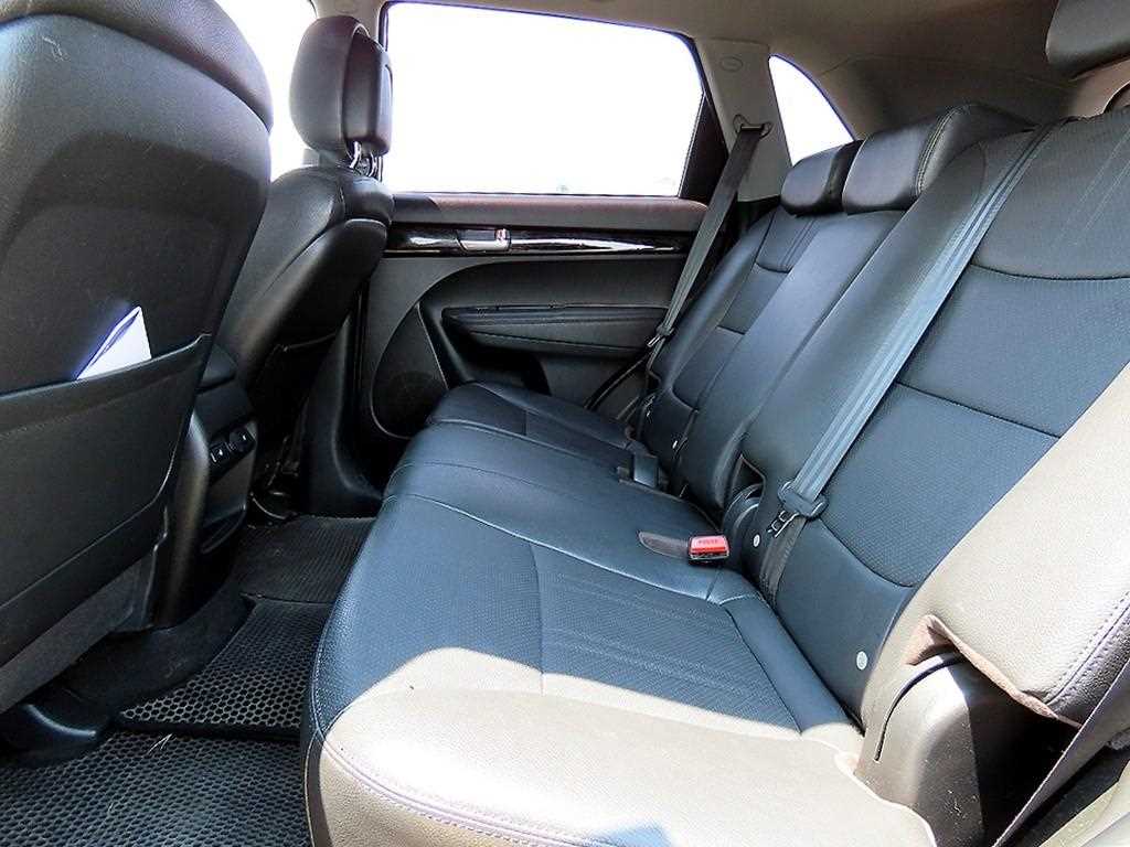KIA Sorento - Vista 8
