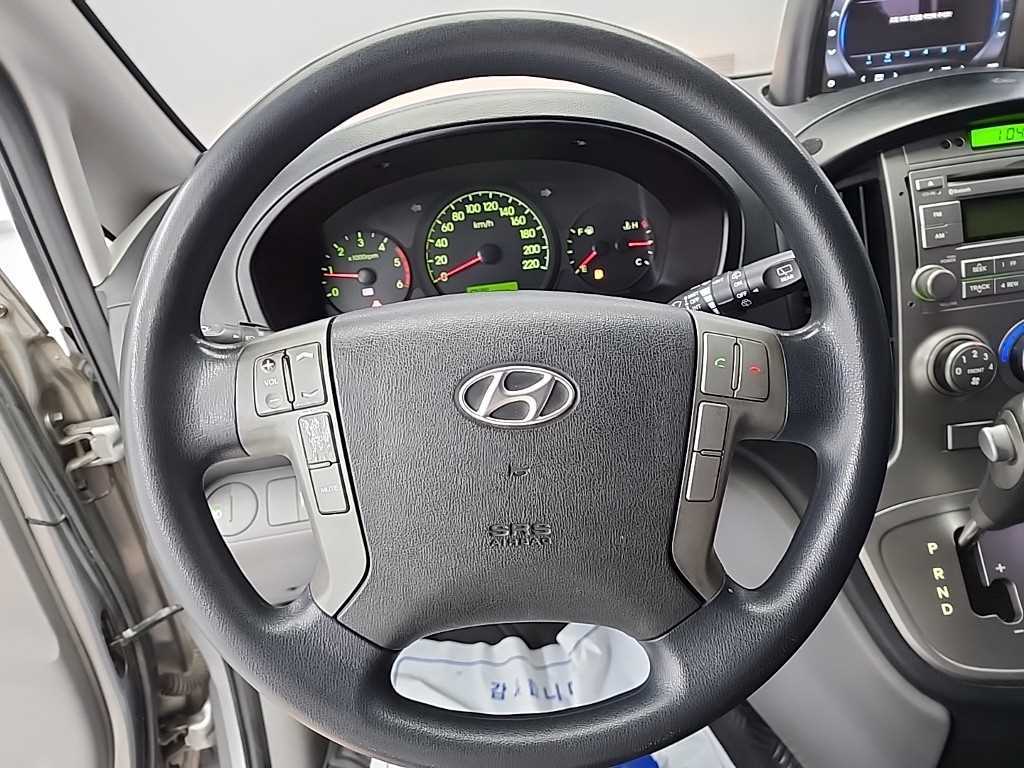 HYUNDAI Starex - Vista 11