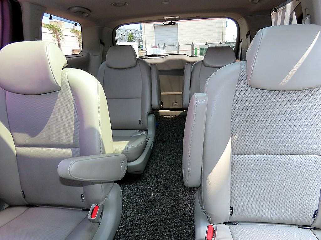 KIA Carnival - Vista 9