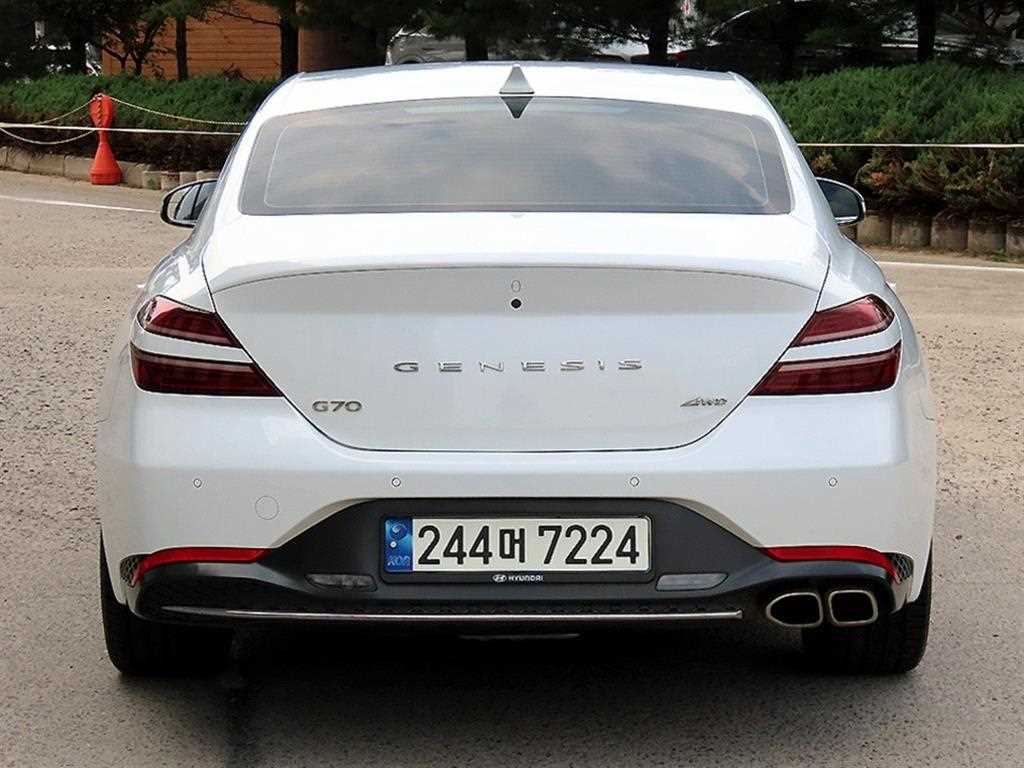 Genesis G70 - Vista 6