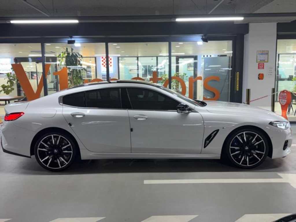 BMW 8 Series - Vista 3