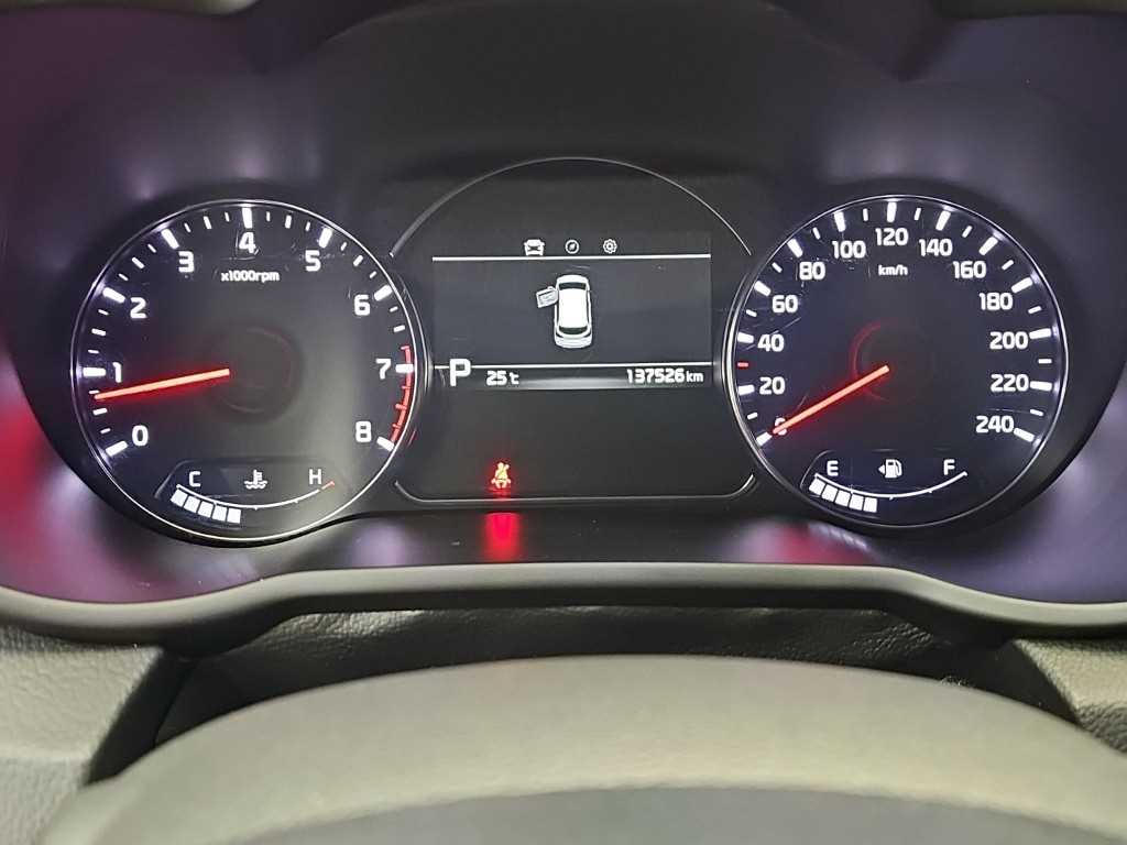 KIA Carens - Vista 8