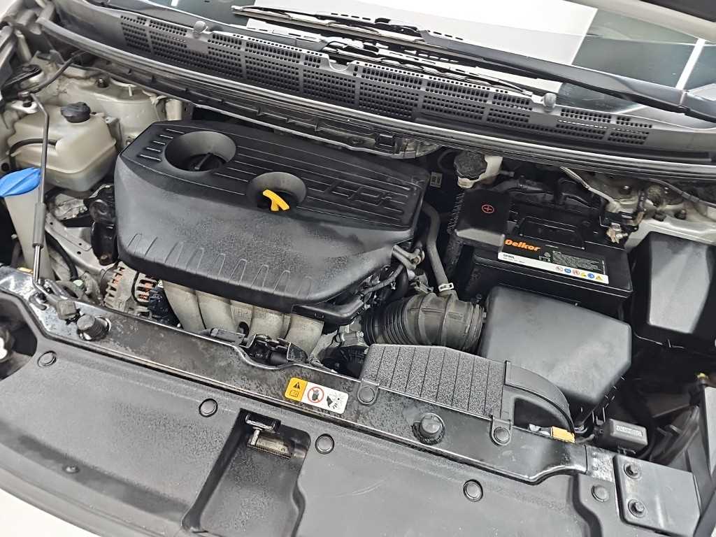 KIA Carens - Vista 7