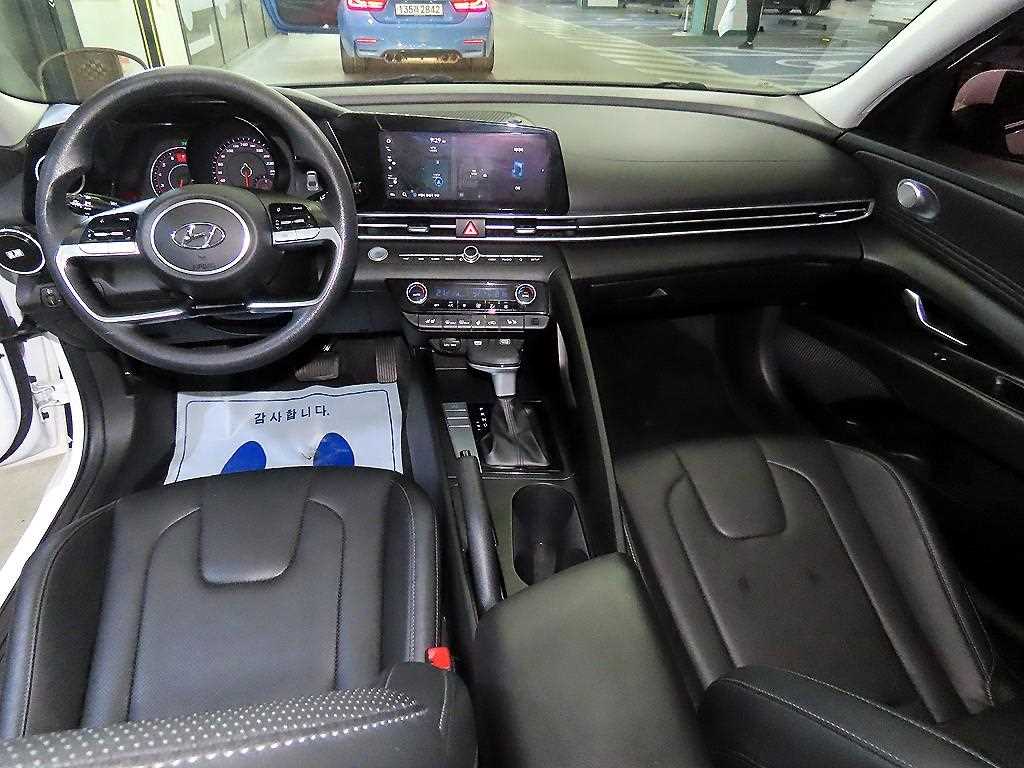 HYUNDAI Avante - Vista 12