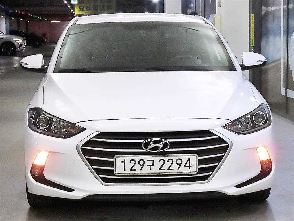 HYUNDAI Avante - Vista 2