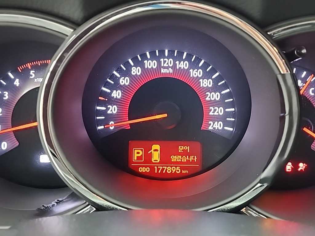 KIA Sorento - Vista 8