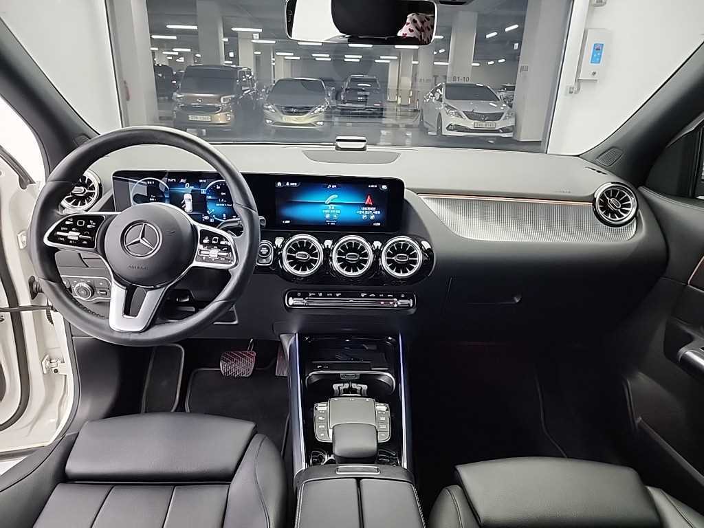 Mercedes Benz GLA Class - Vista 9