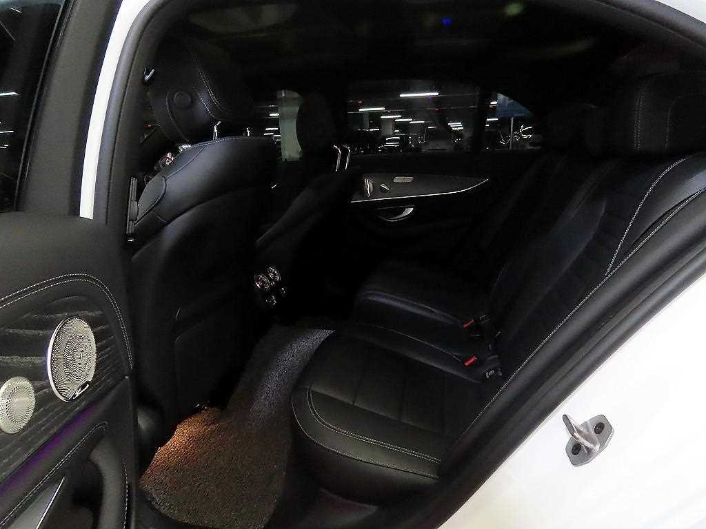Mercedes Benz E class - Vista 9