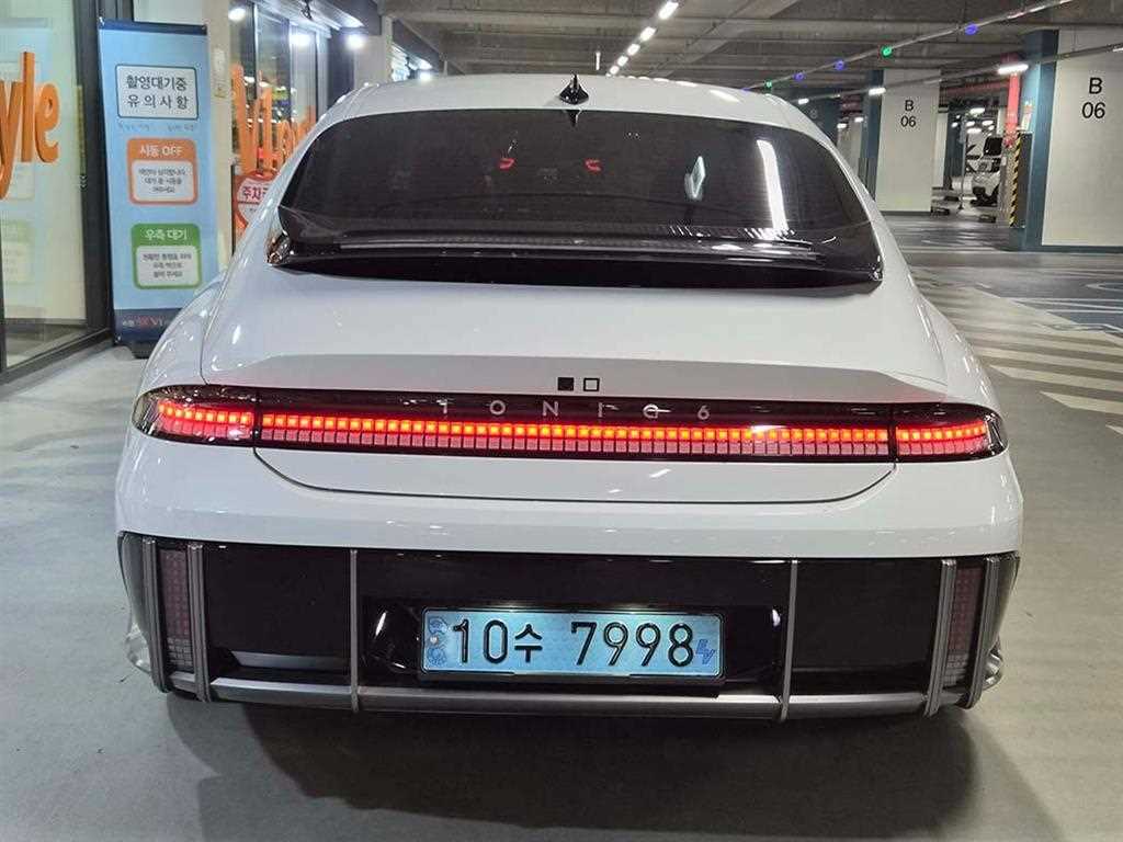 HYUNDAI Ioniq 6 - Vista 7