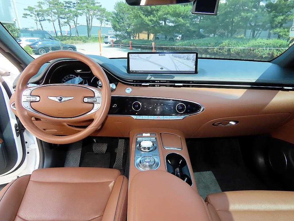 Genesis GV70 - Vista 9